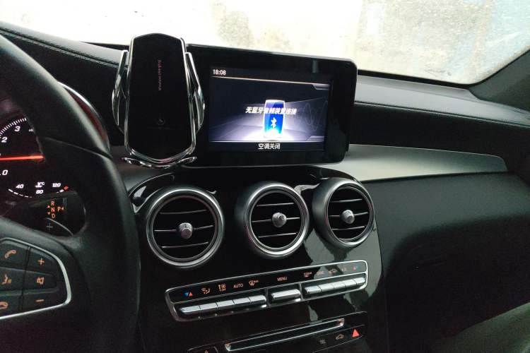 Used Mercedes-Benz GLC 2018 Facelift GLC 260 4MATIC Luxury Edition Audio And AC Panel