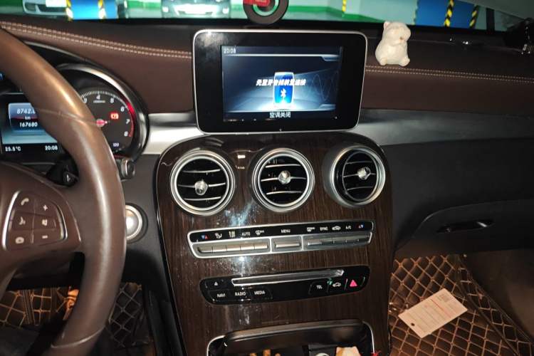 Used Mercedes-Benz GLC 2018 Facelifted GLC 260 4MATIC Dynamic Edition Audio And AC Panel