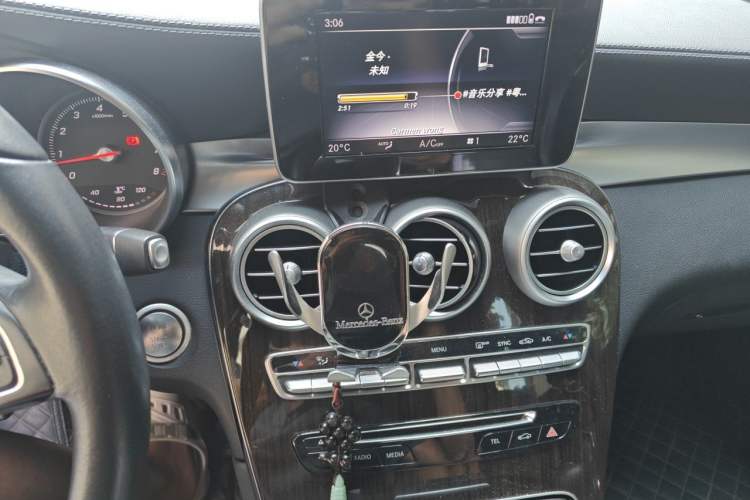 Used Mercedes-Benz GLC 2018 GLC 260 4MATIC Dynamic Edition Audio And AC Panel