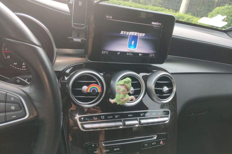 Used Mercedes-Benz GLC 2018 GLC 260 4MATIC Dynamic Edition Audio And AC Panel