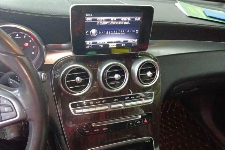Used Mercedes-Benz GLC 2018 GLC 260 4MATIC Luxury Model Audio And AC Panel
