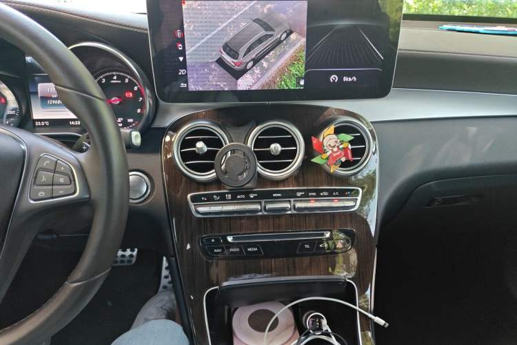 Used Mercedes-Benz GLC 2018 Facelifted GLC 260 4MATIC Dynamic Edition Audio And AC Panel