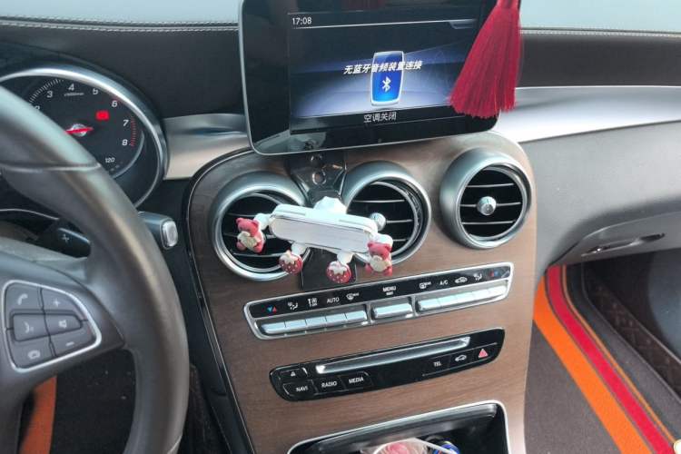 Used Mercedes-Benz GLC 2018 GLC 300 4MATIC Sport Edition Audio And AC Panel