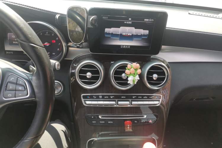 Used Mercedes-Benz GLC 2018 Facelift GLC 260 4MATIC Luxury Edition Audio And AC Panel