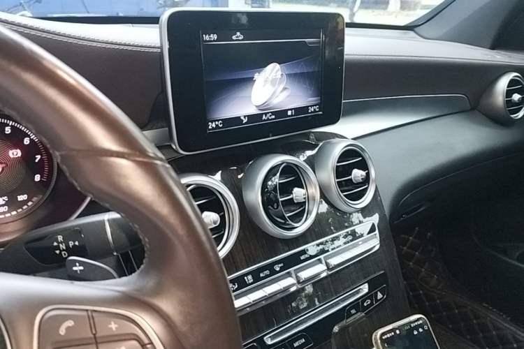 Used Mercedes-Benz GLC 2018 GLC 260 4MATIC Luxury Model Audio And AC Panel