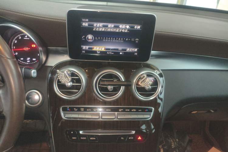 Used Mercedes-Benz GLC 2018 Facelifted GLC 260 4MATIC Dynamic Edition Audio And AC Panel