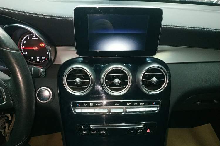 Used Mercedes-Benz GLC 2018 GLC 200 4MATIC Audio And AC Panel