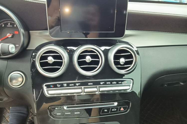 Used Mercedes-Benz GLC 2018 Facelift GLC 200 4MATIC Audio And AC Panel