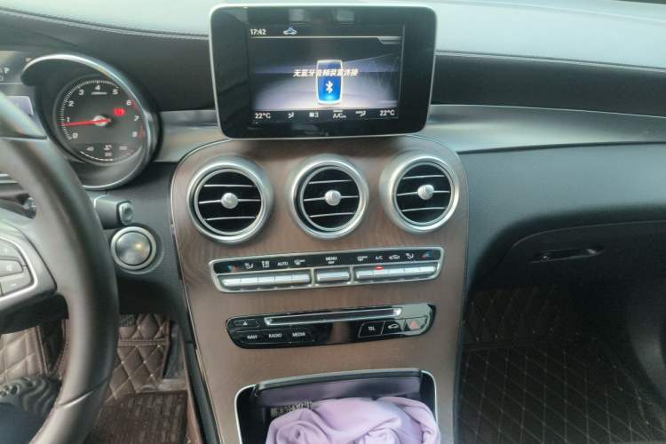 Used Mercedes-Benz GLC 2018 GLC 300 4MATIC Sport Edition Audio And AC Panel