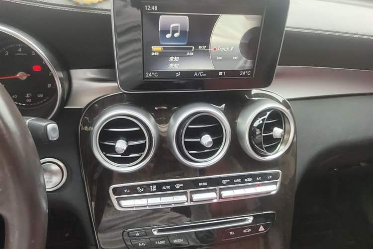 Used Mercedes-Benz GLC 2018 Facelift GLC 260 4MATIC Luxury Edition Audio And AC Panel