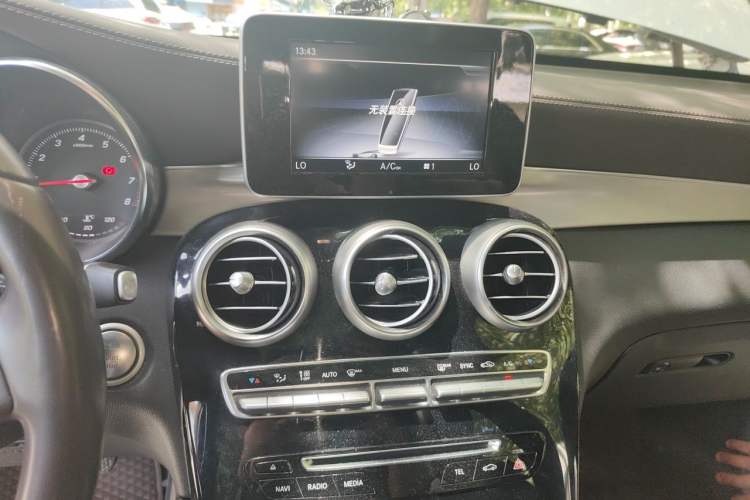 Used Mercedes-Benz GLC 2018 Facelift GLC 200 4MATIC Audio And AC Panel