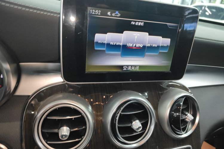 Used Mercedes-Benz GLC 2018 GLC 260 4MATIC Luxury Model Audio And AC Panel