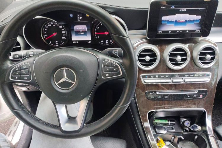 Used Mercedes-Benz GLC 2018 Facelift GLC 260 4MATIC Luxury Edition Audio And AC Panel