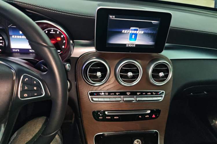Used Mercedes-Benz GLC 2018 GLC 300 4MATIC Sport Edition Audio And AC Panel