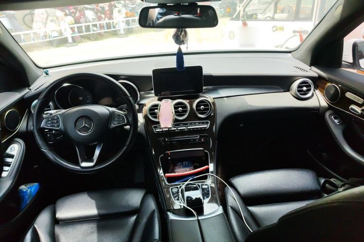 Used Mercedes-Benz GLC 2018 GLC 260 4MATIC Dynamic Edition Center Console