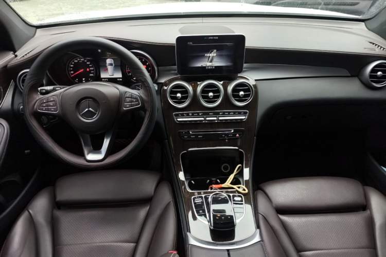 Used Mercedes-Benz GLC 2018 Facelift GLC 260 4MATIC Luxury Edition Center Console