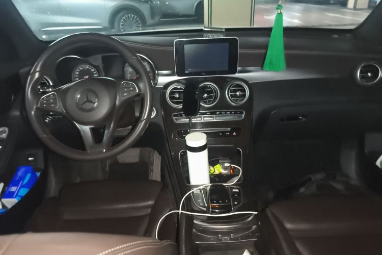 Used Mercedes-Benz GLC 2018 GLC 260 4MATIC Luxury Model Center Console