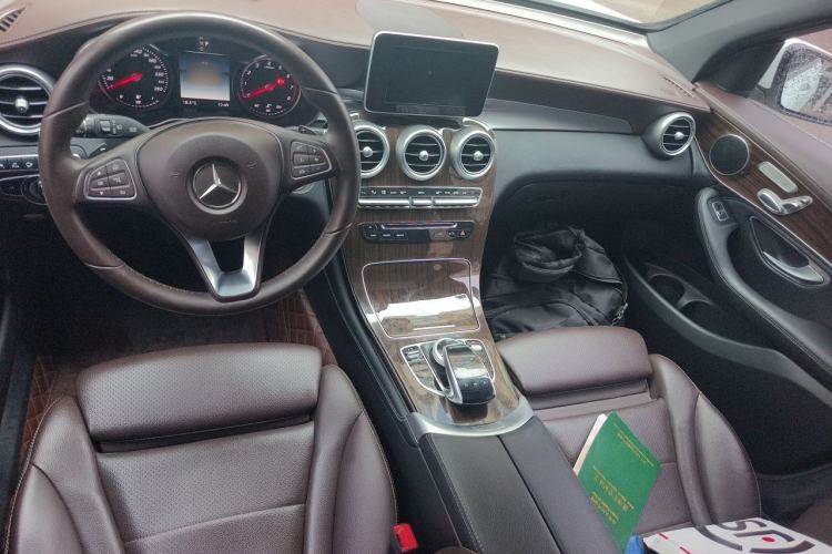 Used Mercedes-Benz GLC 2018 Facelift GLC 260 4MATIC Luxury Edition Center Console
