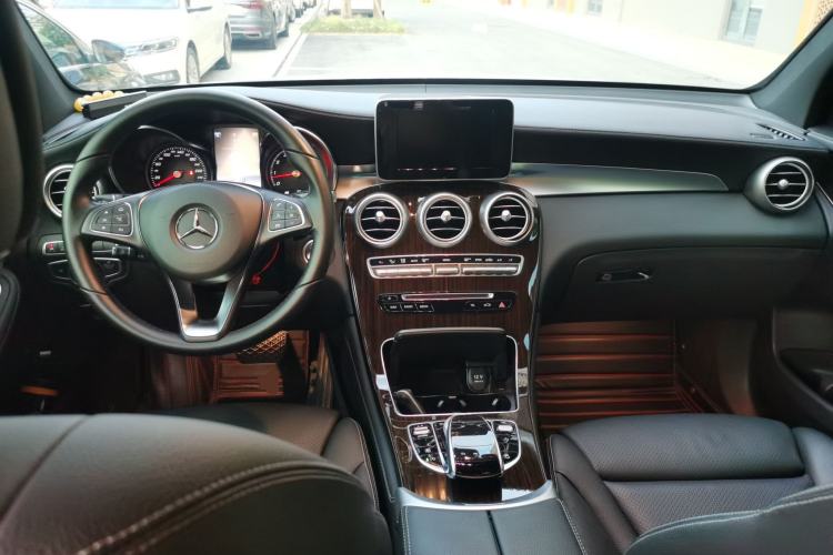Used Mercedes-Benz GLC 2018 Facelift GLC 260 4MATIC Luxury Edition Center Console