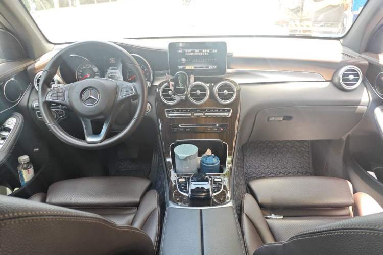 Used Mercedes-Benz GLC 2018 GLC 260 4MATIC Dynamic Edition Center Console