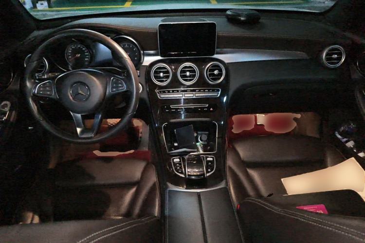 Used Mercedes-Benz GLC 2018 Facelifted GLC 260 4MATIC Dynamic Edition Center Console