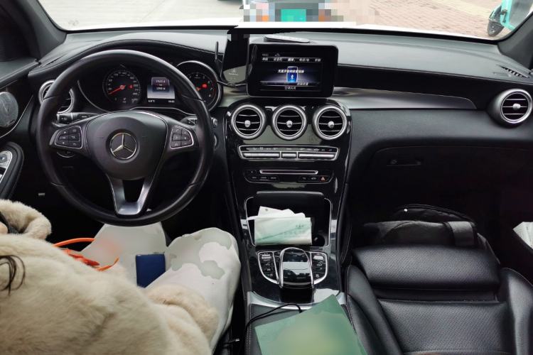Used Mercedes-Benz GLC 2018 Facelifted GLC 260 4MATIC Dynamic Edition Center Console