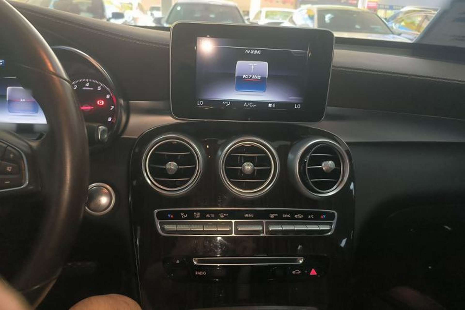 Used Mercedes-Benz GLC 2018 Facelift GLC 260 4MATIC Luxury Edition Center Console