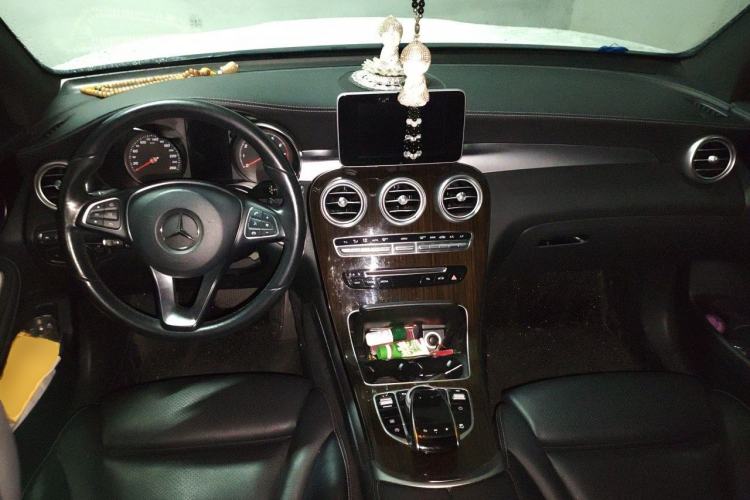 Used Mercedes-Benz GLC 2018 GLC 260 4MATIC Luxury Model Center Console
