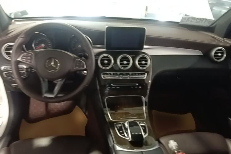 Used Mercedes-Benz GLC 2018 Facelift GLC 260 4MATIC Luxury Edition Center Console