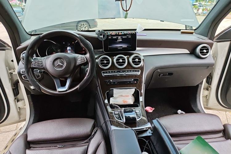 Used Mercedes-Benz GLC 2018 Facelift GLC 260 4MATIC Luxury Edition Center Console