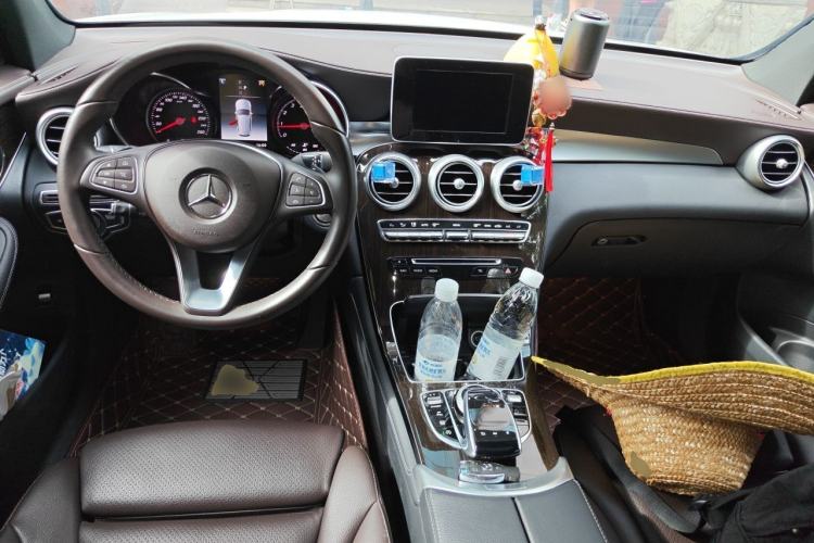 Used Mercedes-Benz GLC 2018 Facelifted GLC 260 4MATIC Dynamic Edition Center Console