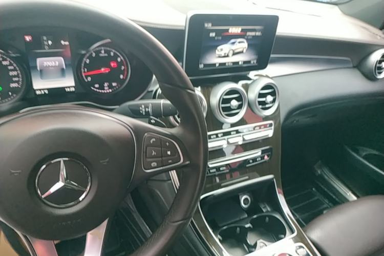Used Mercedes-Benz GLC 2018 Facelift GLC 260 4MATIC Luxury Edition Center Console