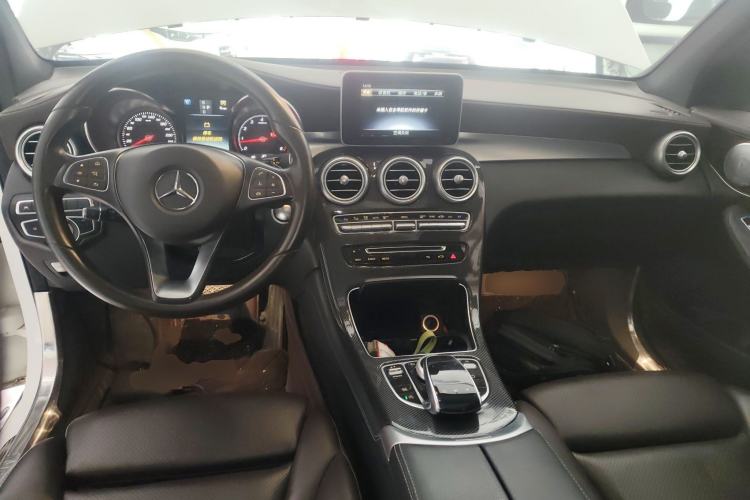 Used Mercedes-Benz GLC 2018 Facelift GLC 260 4MATIC Luxury Edition Center Console