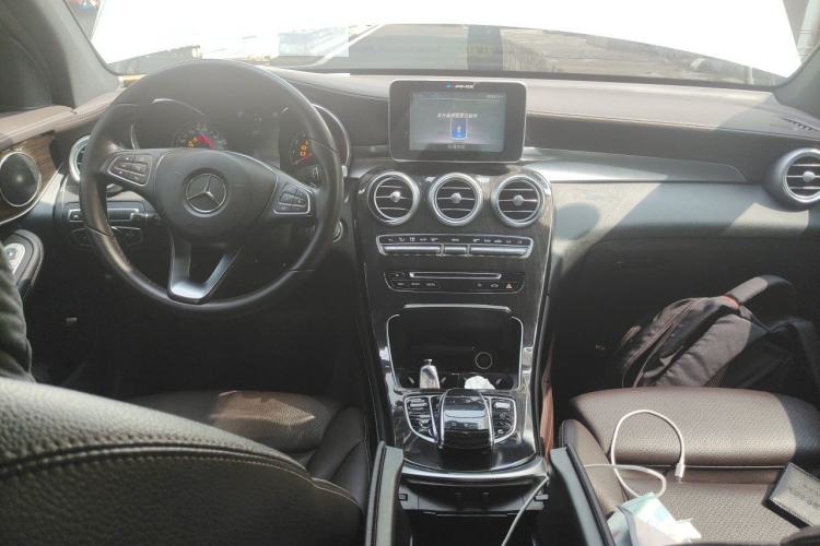 Used Mercedes-Benz GLC 2018 Facelift GLC 260 4MATIC Luxury Edition Center Console