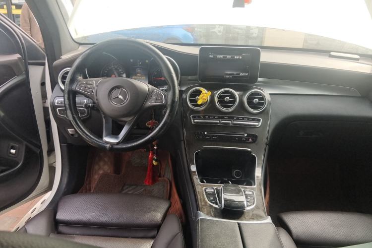 Used Mercedes-Benz GLC 2018 GLC 260 4MATIC Luxury Model Center Console