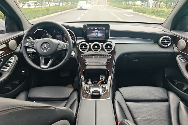 Used Mercedes-Benz GLC 2018 GLC 260 4MATIC Dynamic Edition Center Console