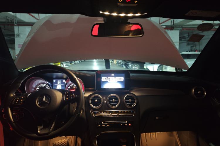 Used Mercedes-Benz GLC 2018 GLC 260 4MATIC Dynamic Edition Center Console