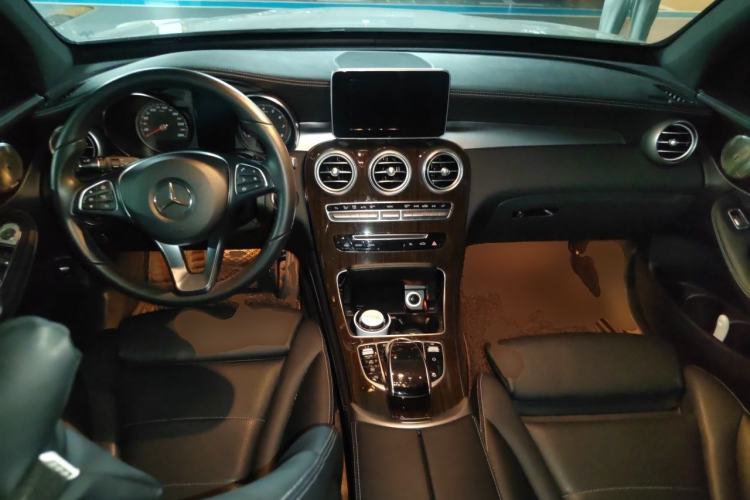 Used Mercedes-Benz GLC 2018 GLC 260 4MATIC Dynamic Edition Center Console