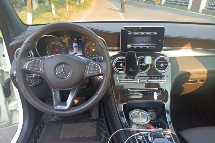 Used Mercedes-Benz GLC 2018 GLC 260 4MATIC Dynamic Edition Center Console