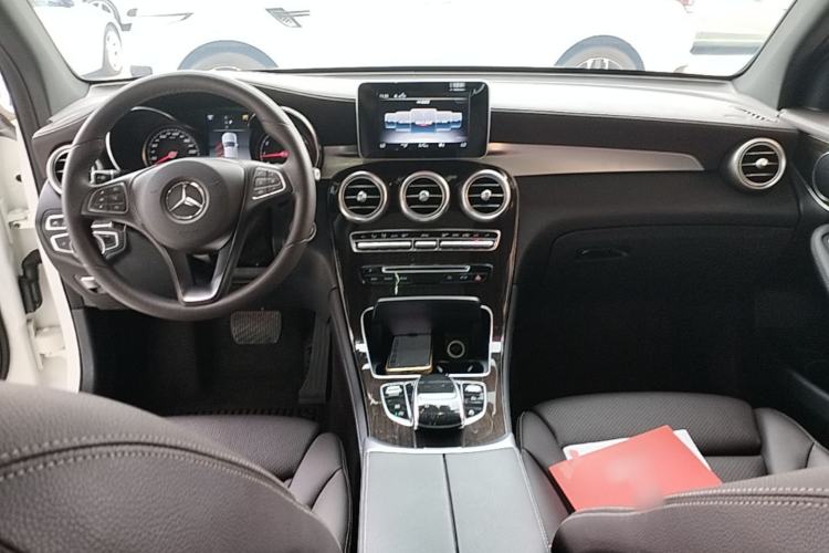 Used Mercedes-Benz GLC 2018 Facelift GLC 260 4MATIC Luxury Edition Center Console