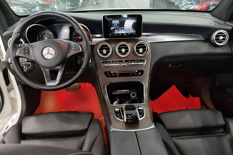 Used Mercedes-Benz GLC 2018 GLC 300 4MATIC Sport Edition Center Console