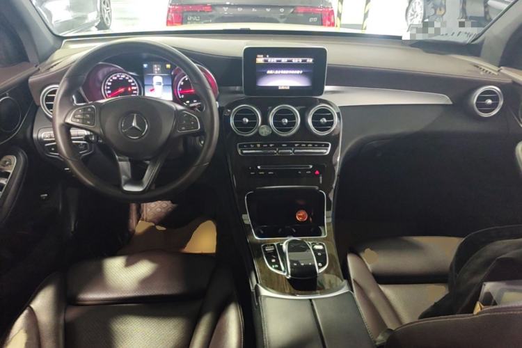 Used Mercedes-Benz GLC 2018 Facelift GLC 260 4MATIC Luxury Edition Center Console