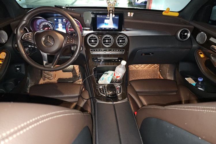 Used Mercedes-Benz GLC 2018 Facelifted GLC 260 4MATIC Dynamic Edition Center Console