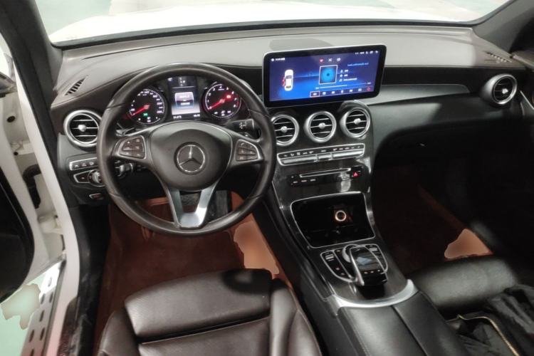 Used Mercedes-Benz GLC 2018 Facelift GLC 260 4MATIC Luxury Edition Center Console