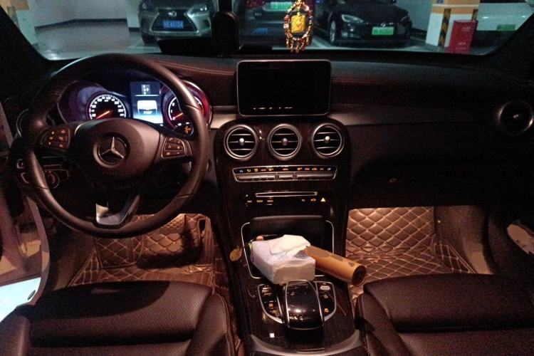 Used Mercedes-Benz GLC 2018 Facelift GLC 260 4MATIC Luxury Edition Center Console