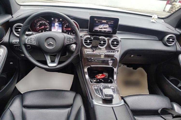 Used Mercedes-Benz GLC 2018 GLC 260 4MATIC Luxury Model Center Console