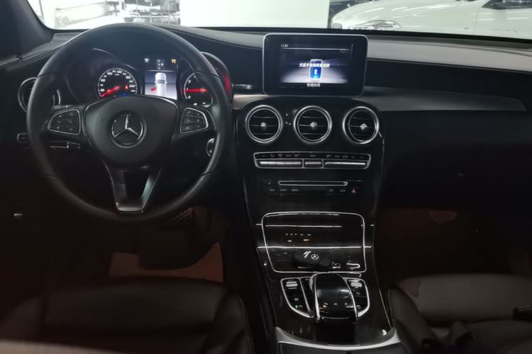 Used Mercedes-Benz GLC 2018 GLC 260 4MATIC Luxury Model Center Console