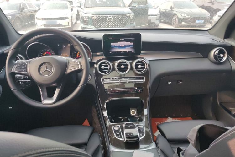 Used Mercedes-Benz GLC 2018 GLC 260 4MATIC Luxury Model Center Console