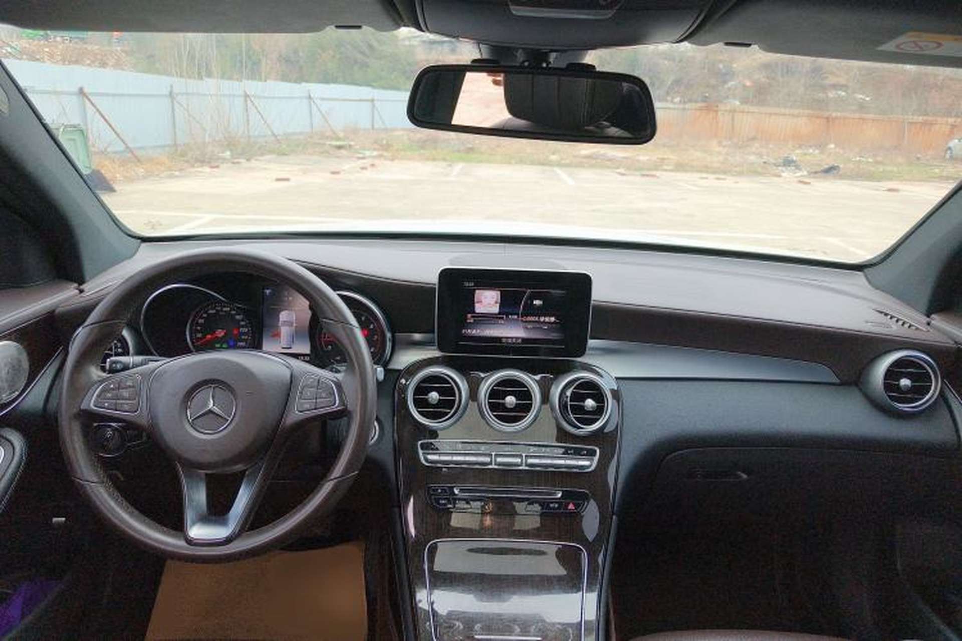 Used Mercedes-Benz GLC 2018 Facelifted GLC 260 4MATIC Dynamic Edition Center Console