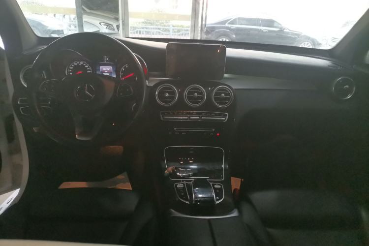 Used Mercedes-Benz GLC 2018 Facelifted GLC 260 4MATIC Dynamic Edition Center Console